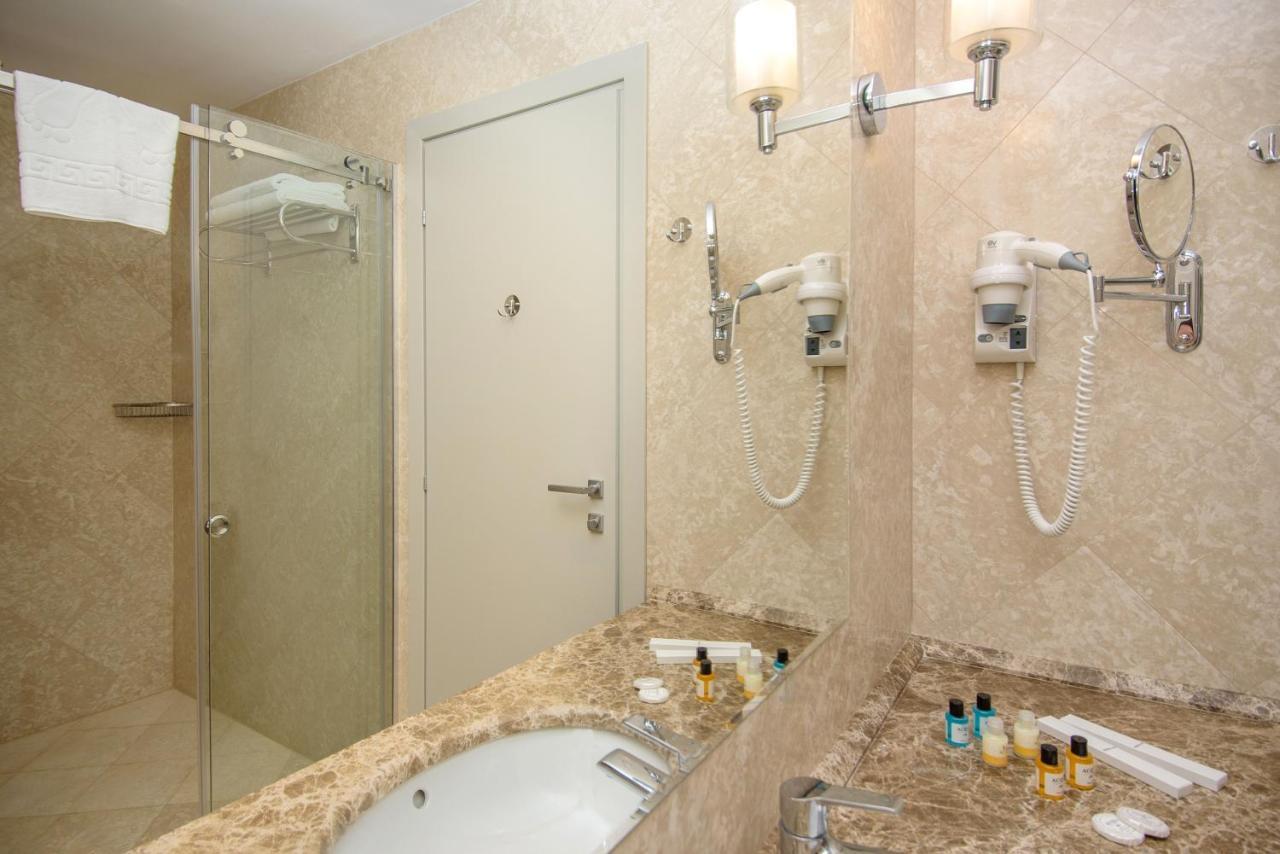 The Grand Gloria 5*